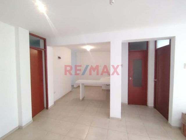 Departamento En Primer Piso En Villa Universitaria, Smp!