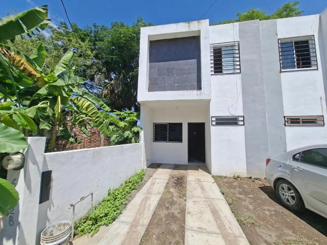 Departamento en Renta con Patio en Arboledas de La Hacienda, Colima