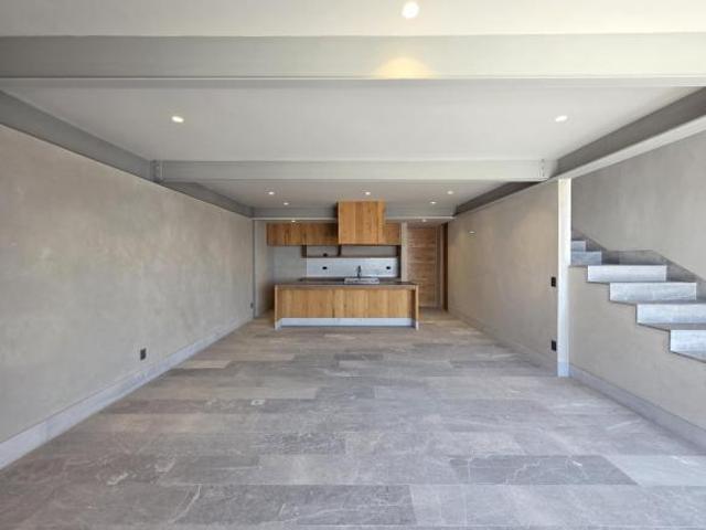 DEPARTAMENTO EN RENTA CON TERRAZA Y AMPLIOS ESPACIOS EN LOMA DORADA