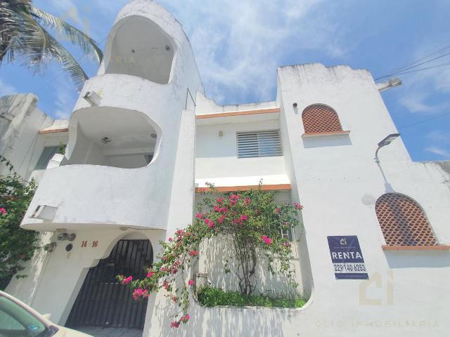 Departamento en Renta cerca de la Playa, cuenta con 2 recamaras con closet