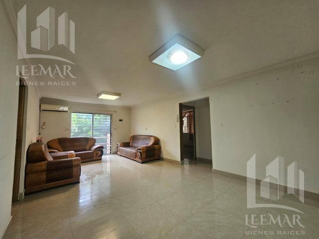 Departamento en Renta de 3 Recamaras sin amueblar con estacionamiento 2 piso