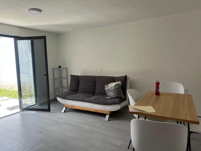 Departamento en renta en calle Cipresal