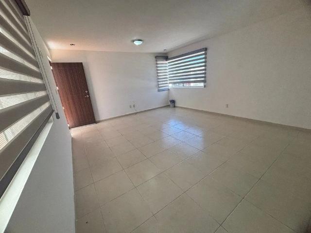 Departamento En Renta En El Pueblito En Planta Baja