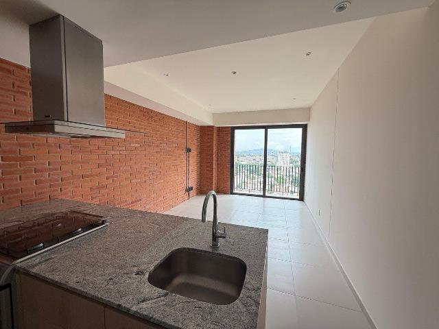 Departamento en renta en YU Country, piso 17, mantenimiento incluido