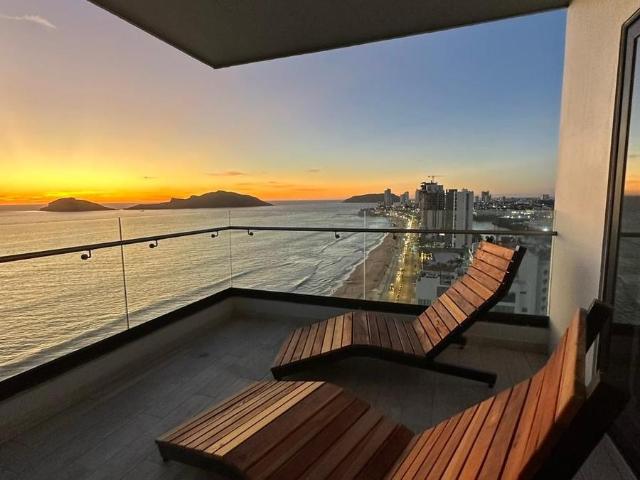 Departamento en renta frente al mar en Altomare Mazatl?n