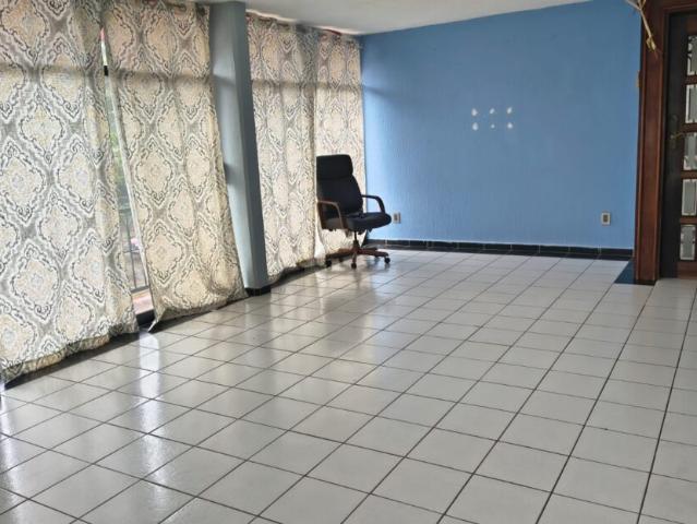 Departamento en renta muy cerca de Plaza Crystal, primer piso, 3 recámaras, climas, clósets, cochera techada y automatizada, ubicación premium
