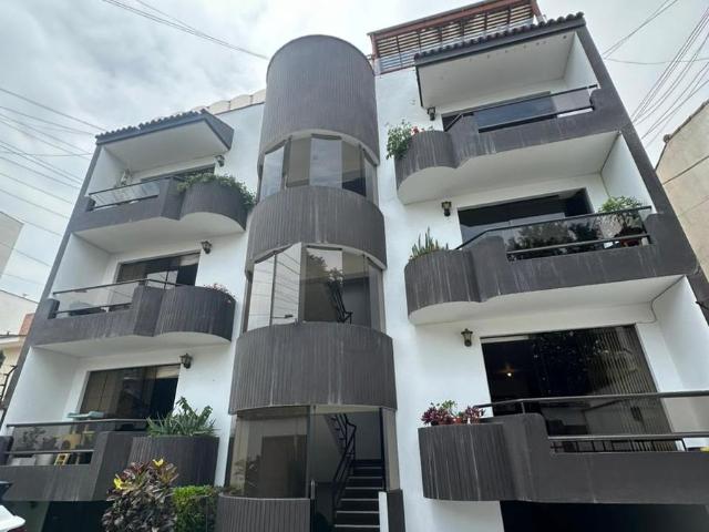 Departamento En Tambo De Monterrico 85 M² Con Terraza Y Cochera