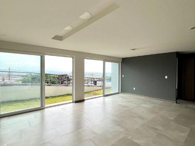 Departamento en venta con amplio jard?n