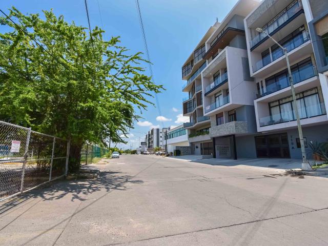 DEPARTAMENTO EN VENTA A UNA CUADRA DEL MALECÓN DE MAZATLAN