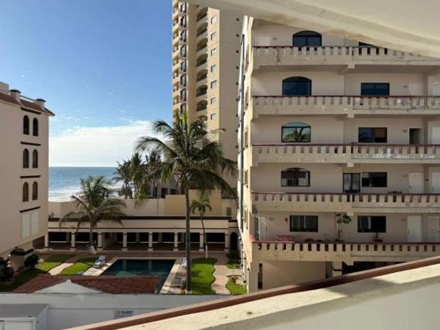 Departamento en venta a pide de playa en Mazatlán