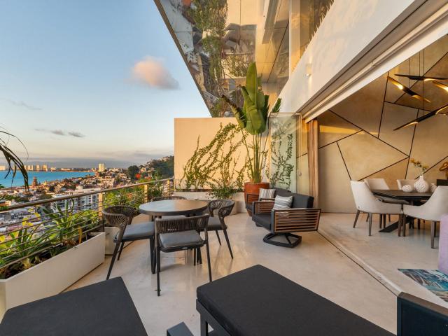 Departamento en venta de 2 recamaras en Puerto Vallarta, alta demanda en Jalisco Soho PH4
