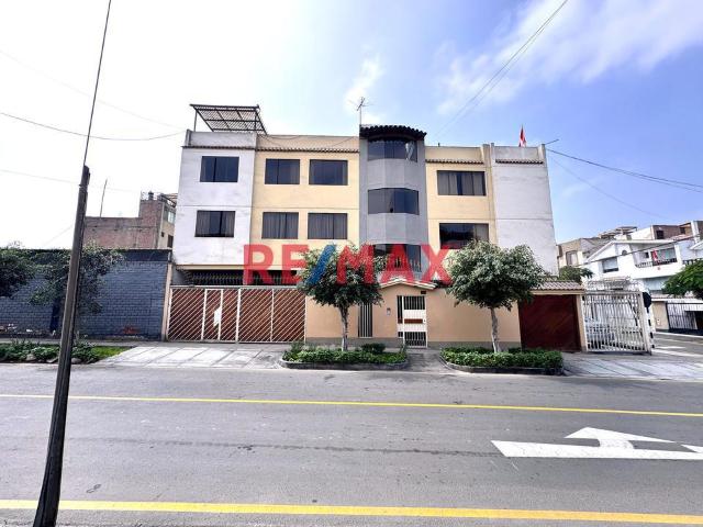 Departamento En Venta En 3Er Piso Con Vista Exterior, Estacionamiento Y Terraza