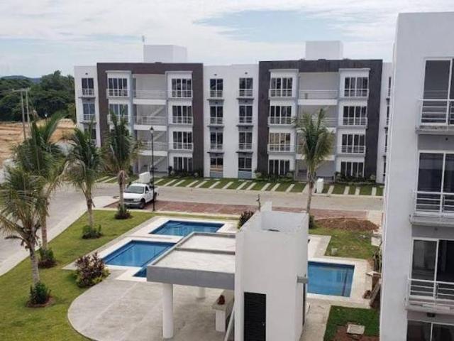 Departamento en venta en condominio Puerta de Sol con Alberca