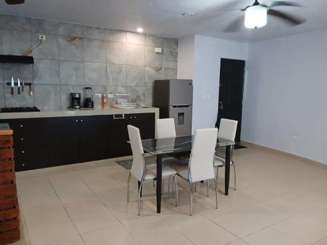 Departamento en venta en Cancún 2 recámaras amueblado con alberca y 2 estacionamientos