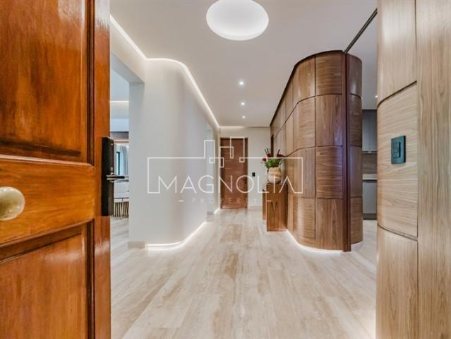 Departamento en Venta en A pasos de Portal La Dehesa en calle residencial