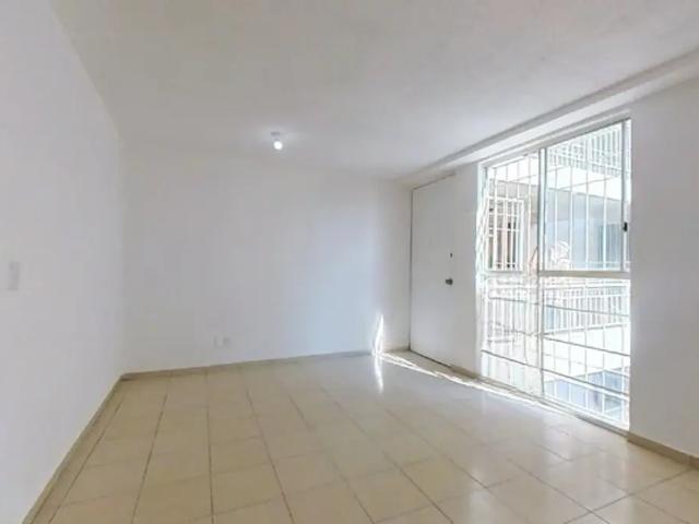 Departamento en Venta en Agrícola Oriental, Ciudad de México: 2 Recámaras, Balcón y Más JX
