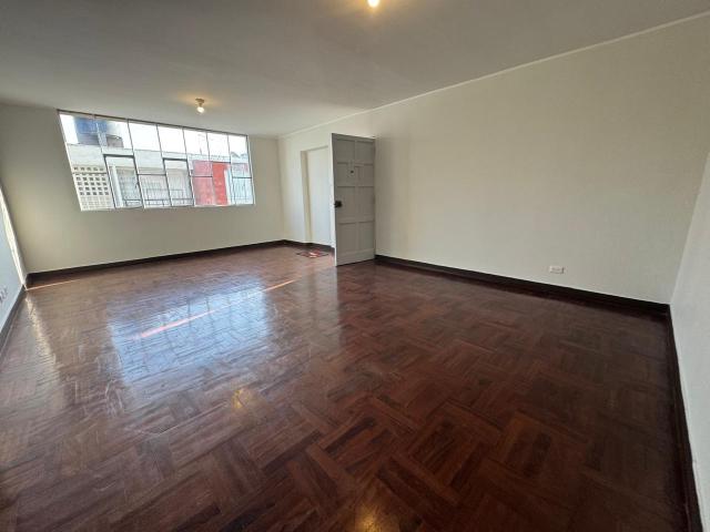 Departamento en venta en Breña a S/285,000