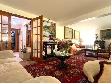 Departamento en Venta en Departamento muy amplio de 3 dormitorios, 2 baños, más pieza servicio completa