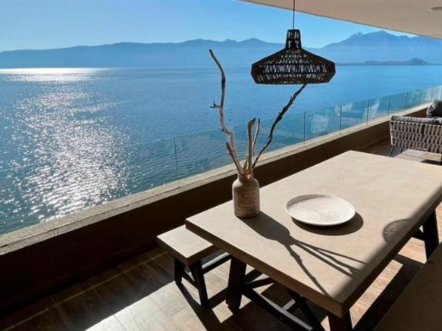 Departamento en Venta en Departamento con increíble terraza en primera línea frente al lago