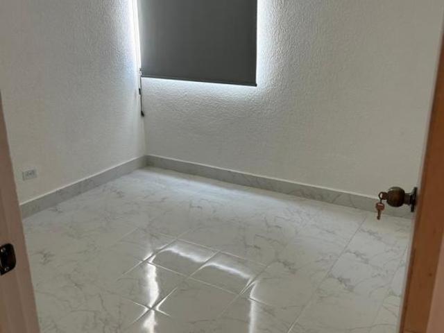 Departamento en venta en Iztapalapa, 3 recámaras, primer piso, con estacionamien