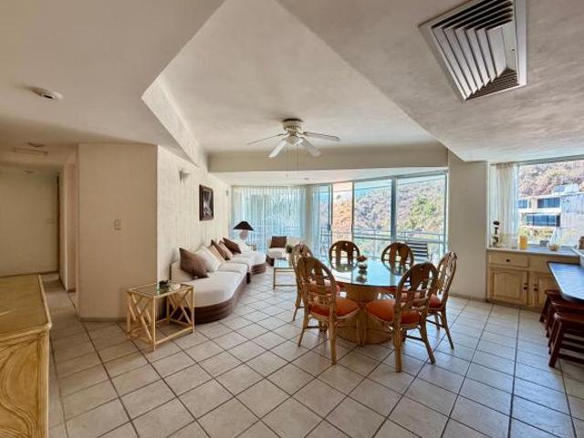 Departamento en venta en Lomas de Costa Azul, Acapulco | Terraza y amenidades