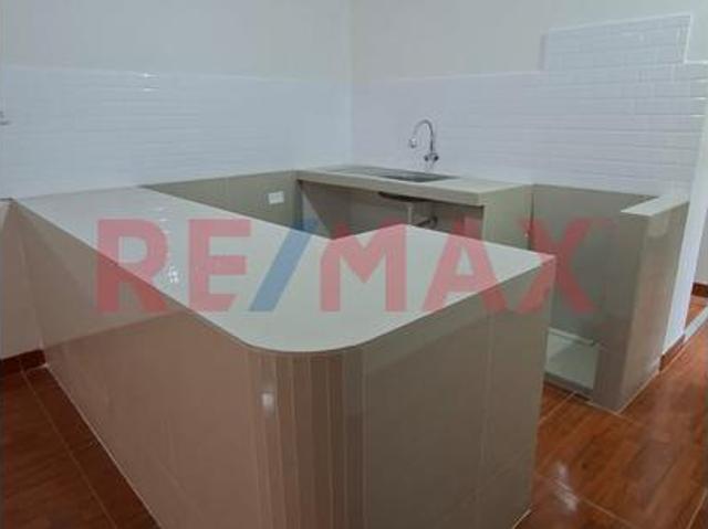 Departamento en venta en Los Olivos a S/335,000