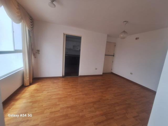 Departamento en venta en Lince/ 1 dormitorio/ 1 estacionamiento/ cerca a parque