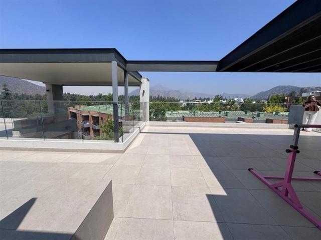 Departamento en Venta en Moderno con jardín privado con excelente conectividad en La Dehesa Central