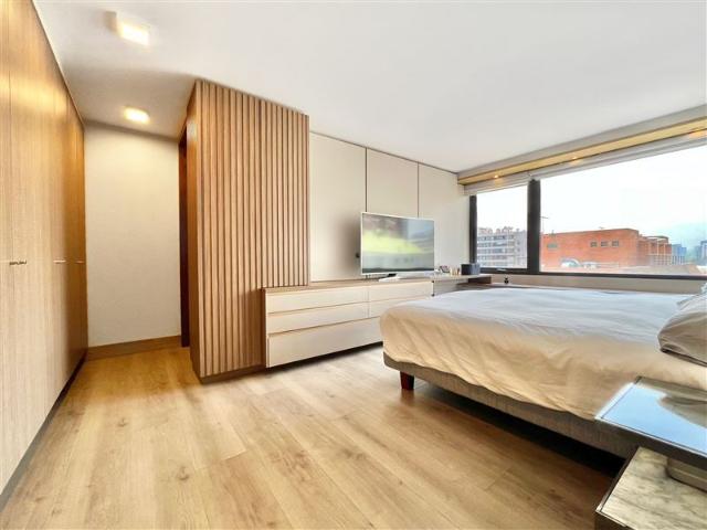 Departamento en Venta en Moderno PENTHOUSE Dúplex El Golf/ Vista despejada