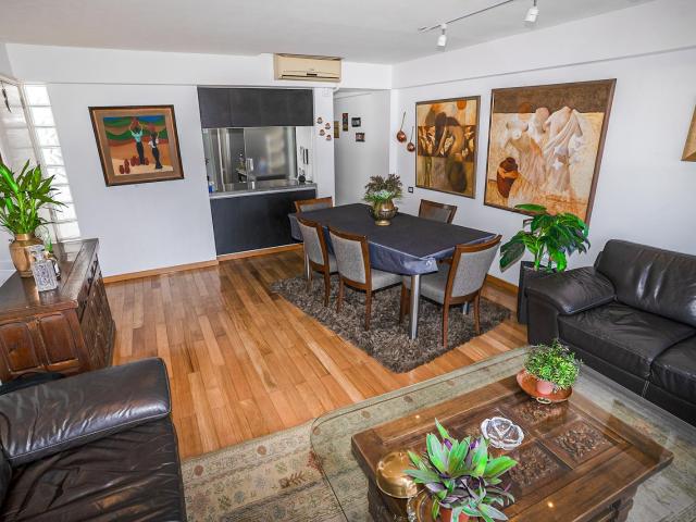 Departamento en venta en Miraflores – 2 dormitorios con cochera cerca a Plaza Bolognesi