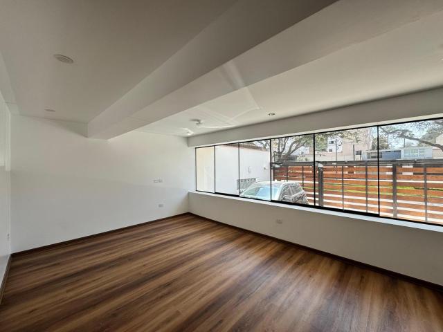 Departamento en Venta en Santiago de Surco con Vista Exterior