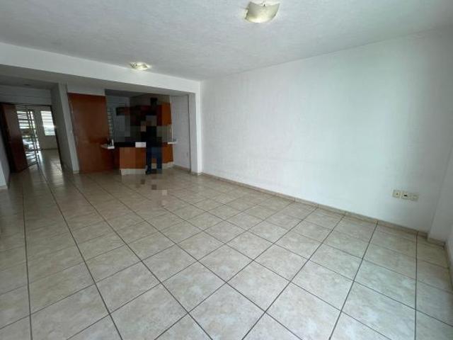 Departamento en venta en planta baja cerca de plaza mayor