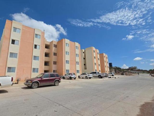 Departamento en venta Fracc. San Isidro, segundo nivel sobre calle principal 4