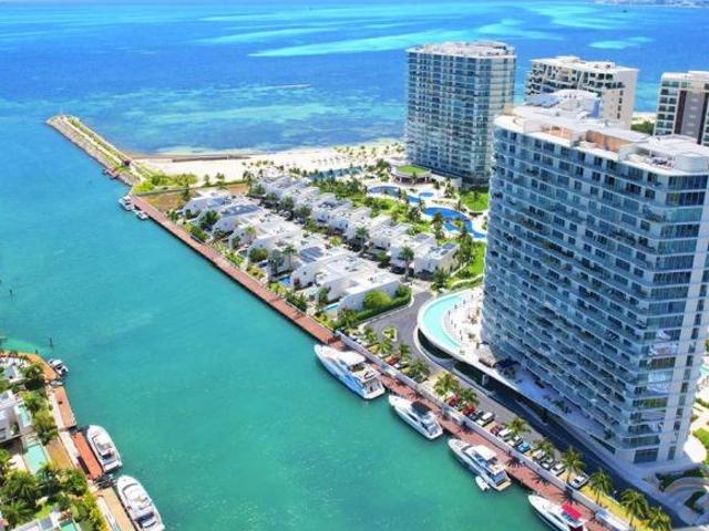 Departamento en venta frente al mar de 3 recámaras en venta en Puerto Cancún
