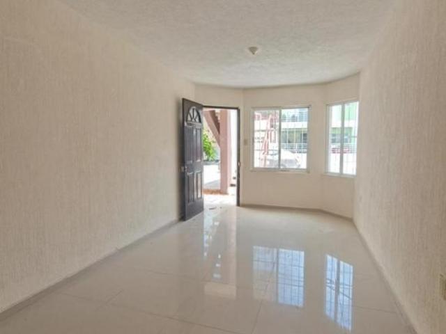 Departamento en venta planta baja Col. Graciano Sánchez