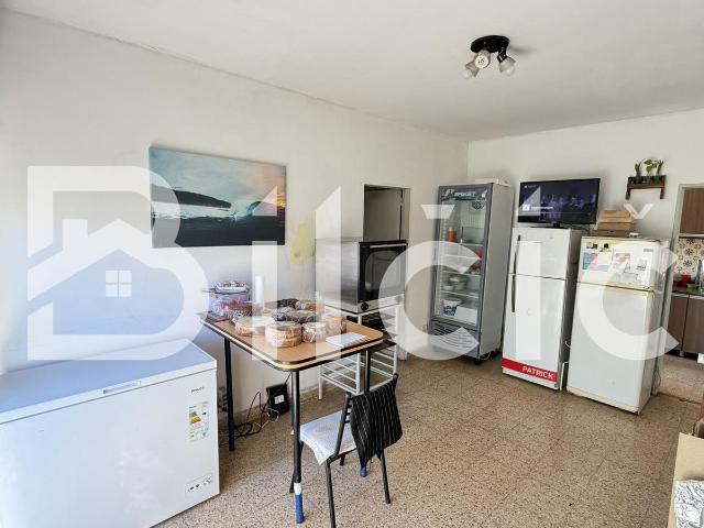 Departamento en Venta y Alquiler de 2 amb en Lan?s Oeste
