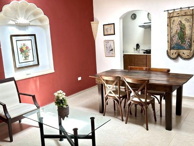 Departamento estilo colonial amueblado de 1 recámara en excelente ubicación