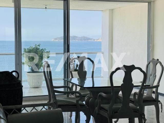 DEPARTAMENTO FRENTE A LA PLAYA EN ACAPULCO EN VENTA VISTA AL MAR