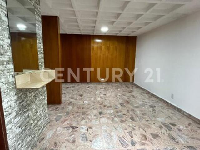 Departamento interior en planta baja con patio interior en San Juan De Aragón