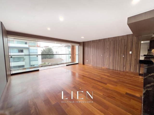 Departamento moderno | Edificio boutique | 3 cocheras depósito | Balcón amplio