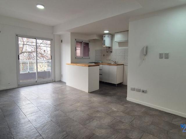 Departamento monoambiente con balcón Sáenz Peña