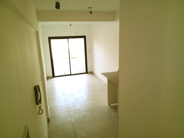 Departamento monoambiente apto profesional con patio. Av. Roca 1527, entrepiso E, Avellaneda