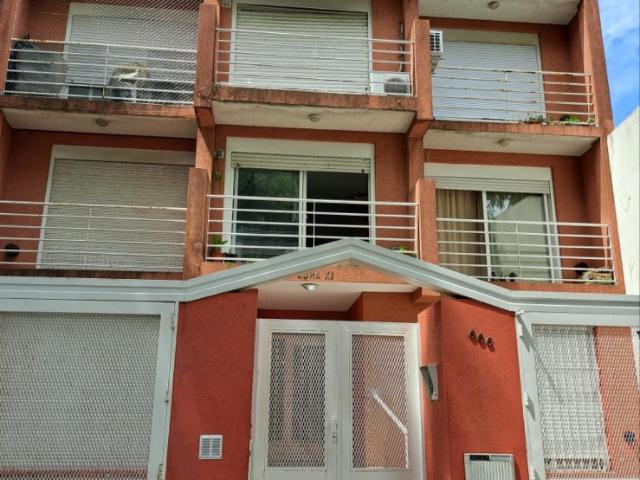 Departamento monoambiente en alquiler, zona plaza paso