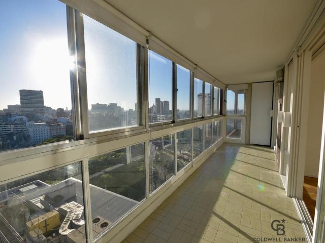 Departamento muy luminoao, piso alto con vista a la ciudad
