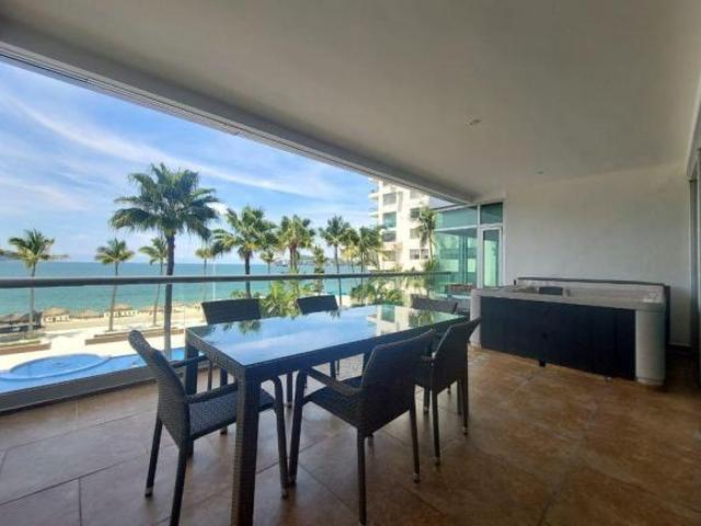 Departamento sobre Playa en la Bahía de Acapulco