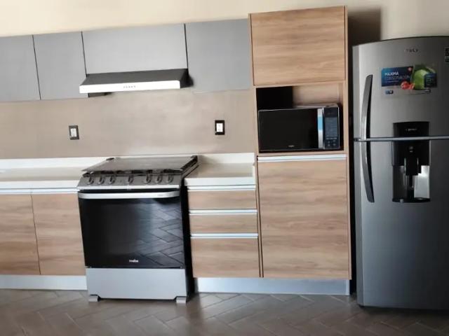 DEPARTAMENTO SEMIAMUEBLADO EN RENTA EN LA HACIENDA, IRAPUATO