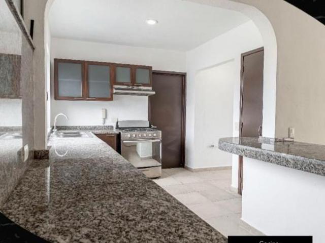 Penthouse de dos pisos 4 habitaciones, más estudio y 4.5 baños cerca de plaza las Américas