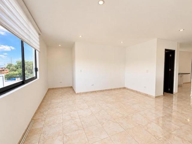Departamento Penthouse en Venta en la Carcaña, 3 Habitaciones con baño completo