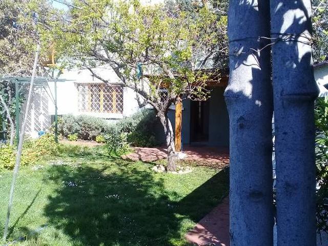 DEPARTAMENTO, PRIMER PISO DE CASA CON GRAN JARDIN