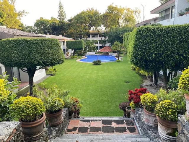 Departamento en Fraccionamiento Rancho Cortés | Planta Baja con Terraza Jardín y Alberca Climatizada